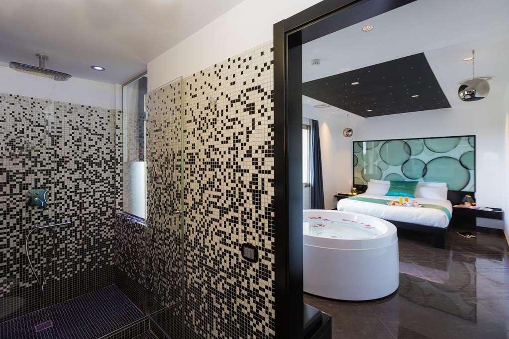 Jc Contemporary Hotel 4*