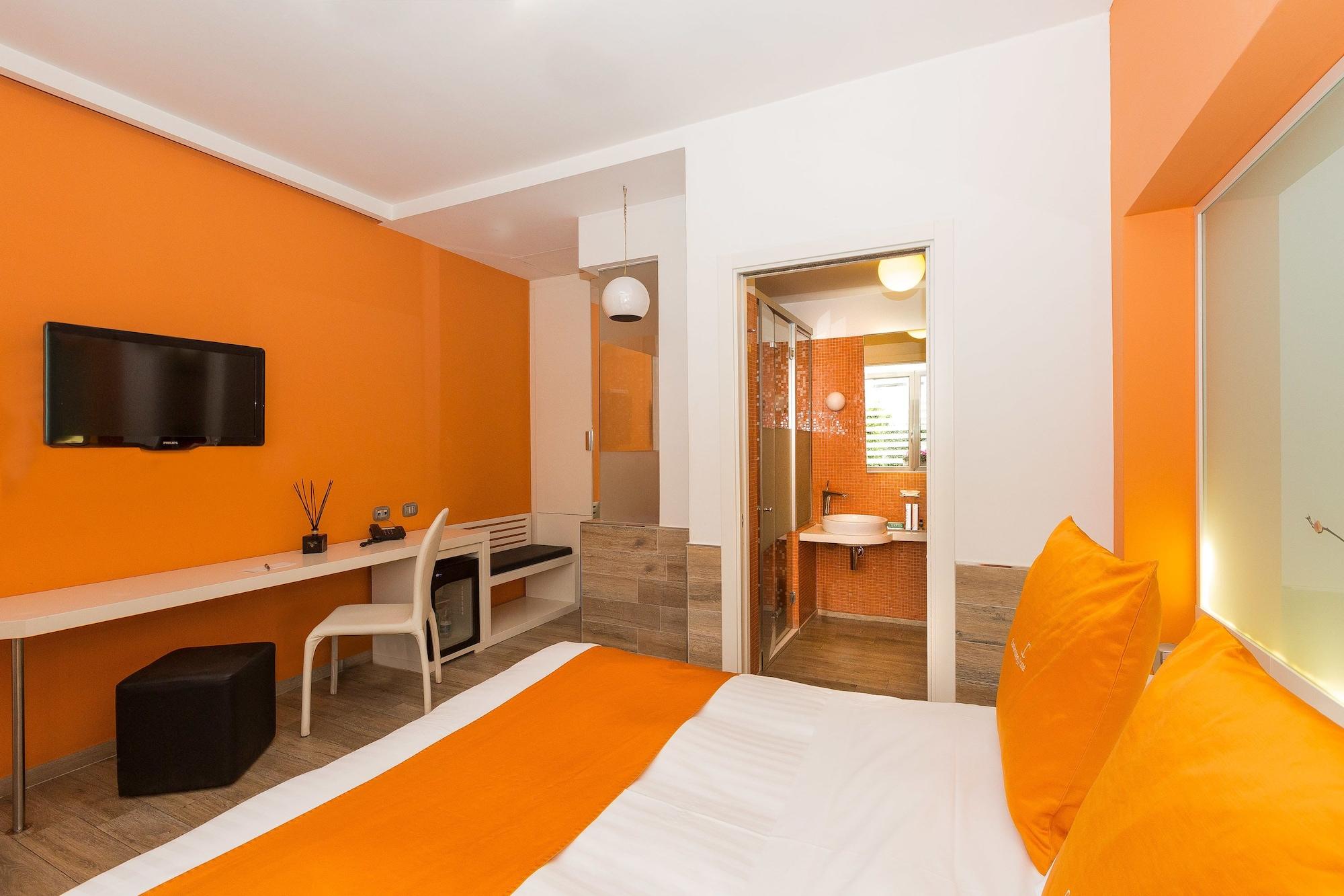 Jc Contemporary Hotel 4*