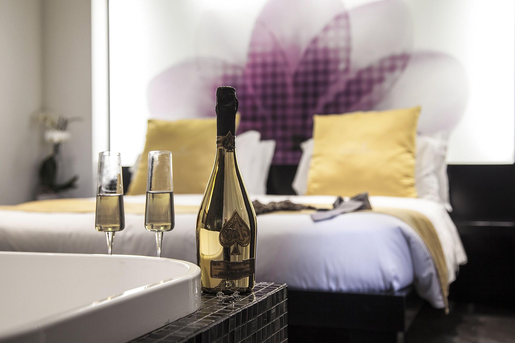 Jc Contemporary Hotel 4*