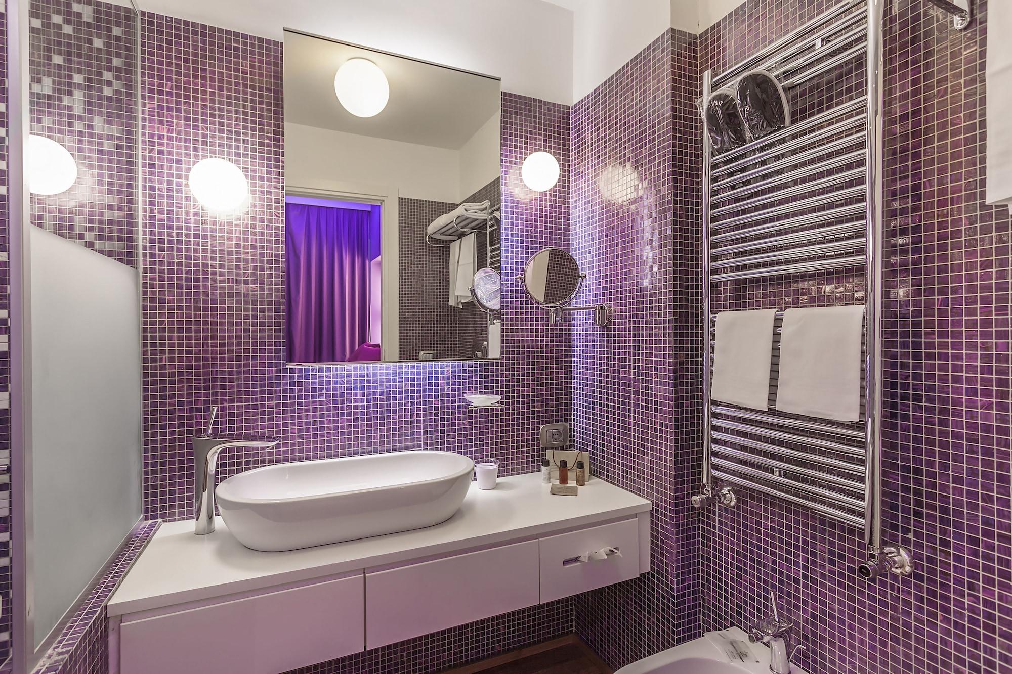 Jc Contemporary Hotel 4*